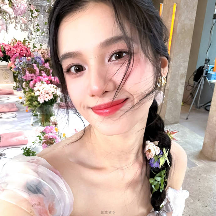 从“白幼瘦”到“气血感”,审美标准终于“健康”了?