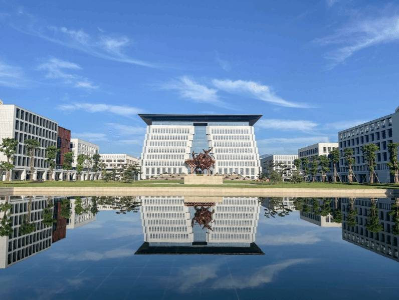 福耀科技大学首届新生：收费低，8年可拿博士学位，给我其他学校通知书也不换