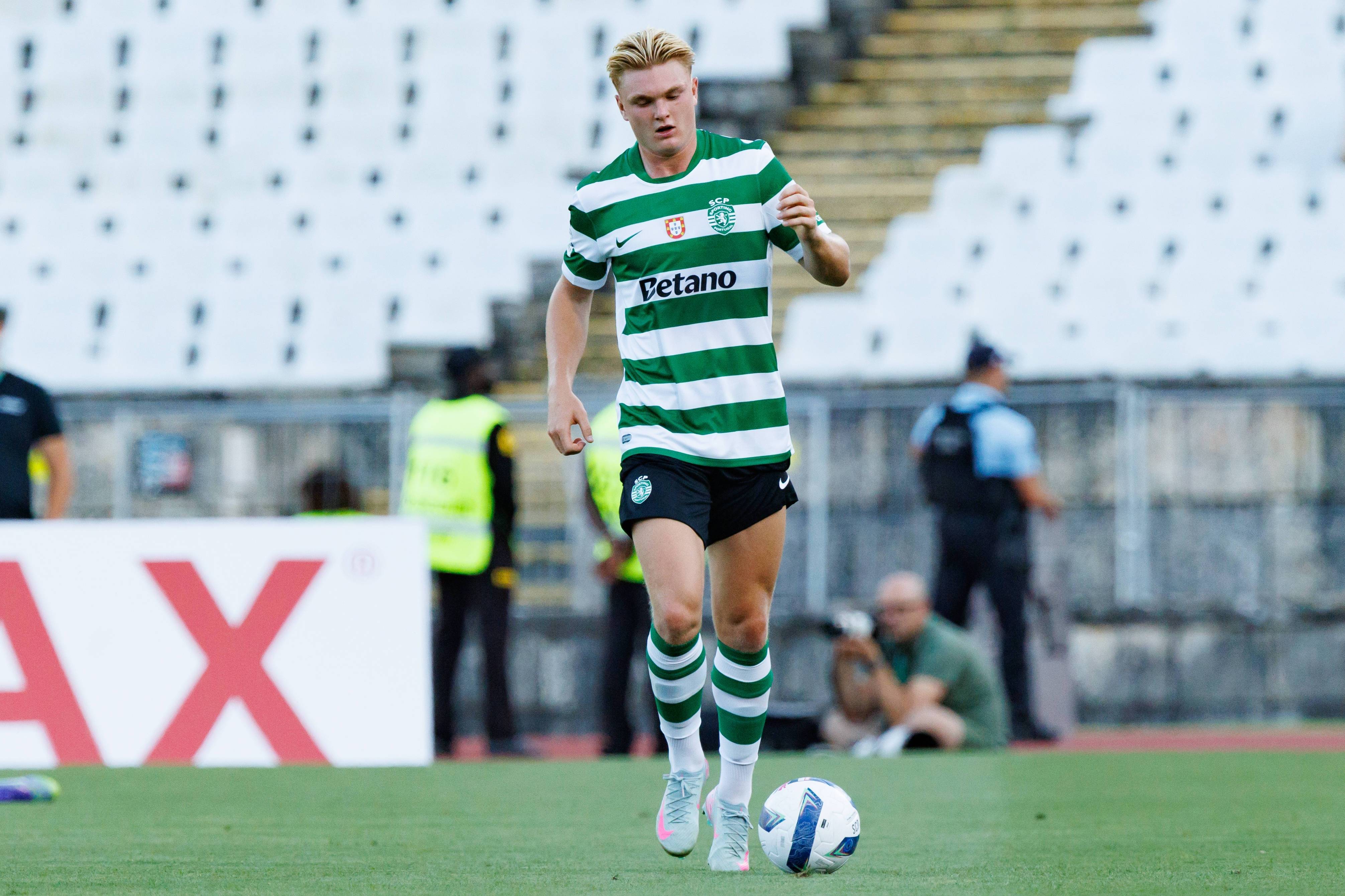 米体：米兰开始评估20岁丹麦前锋哈德尔，葡体要价2800万欧元