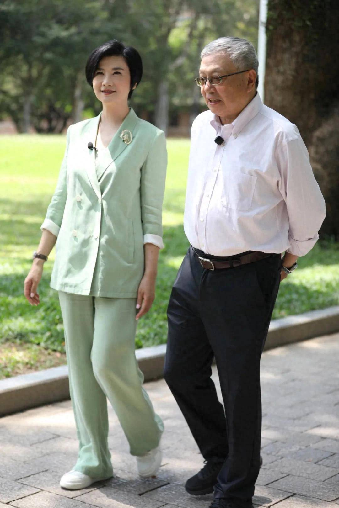 70岁顶流数学家张益唐回国：曾在快餐厅当会计，58岁“封神”