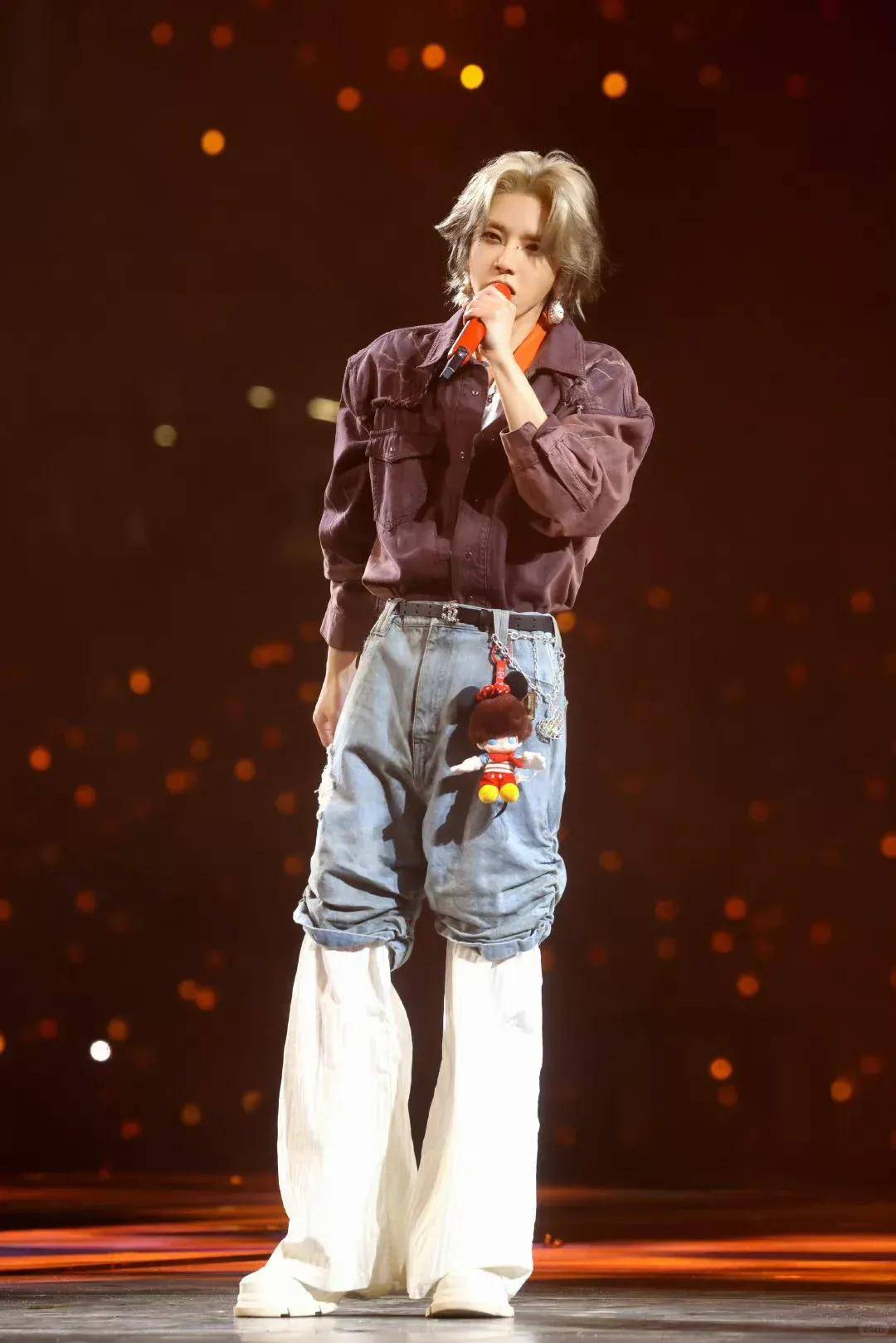 杨幂把钥匙扣扎在马尾上，瞬间实现满39减20！