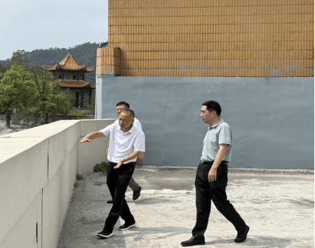 咸宁市财政局党组书记、局长，市国资委党委书记毛湘宁带队到崇调研水资源资产证券化试点工作