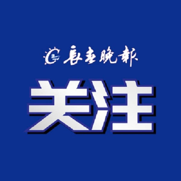 老师校内驾车撞伤两名小学生，警方介入