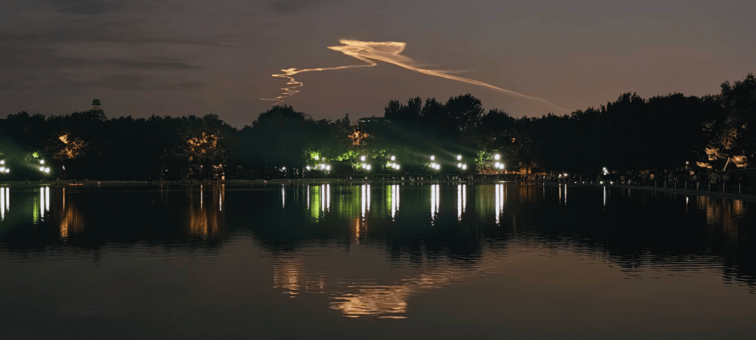 北京昨晚天空出现神奇“光线”！气象专家回应
