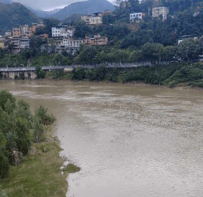 旬阳官方回应新郎跳河事件：无关彩礼，或因矛盾长期积累所致