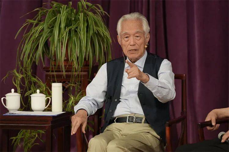 阎崇年在人民日报撰文