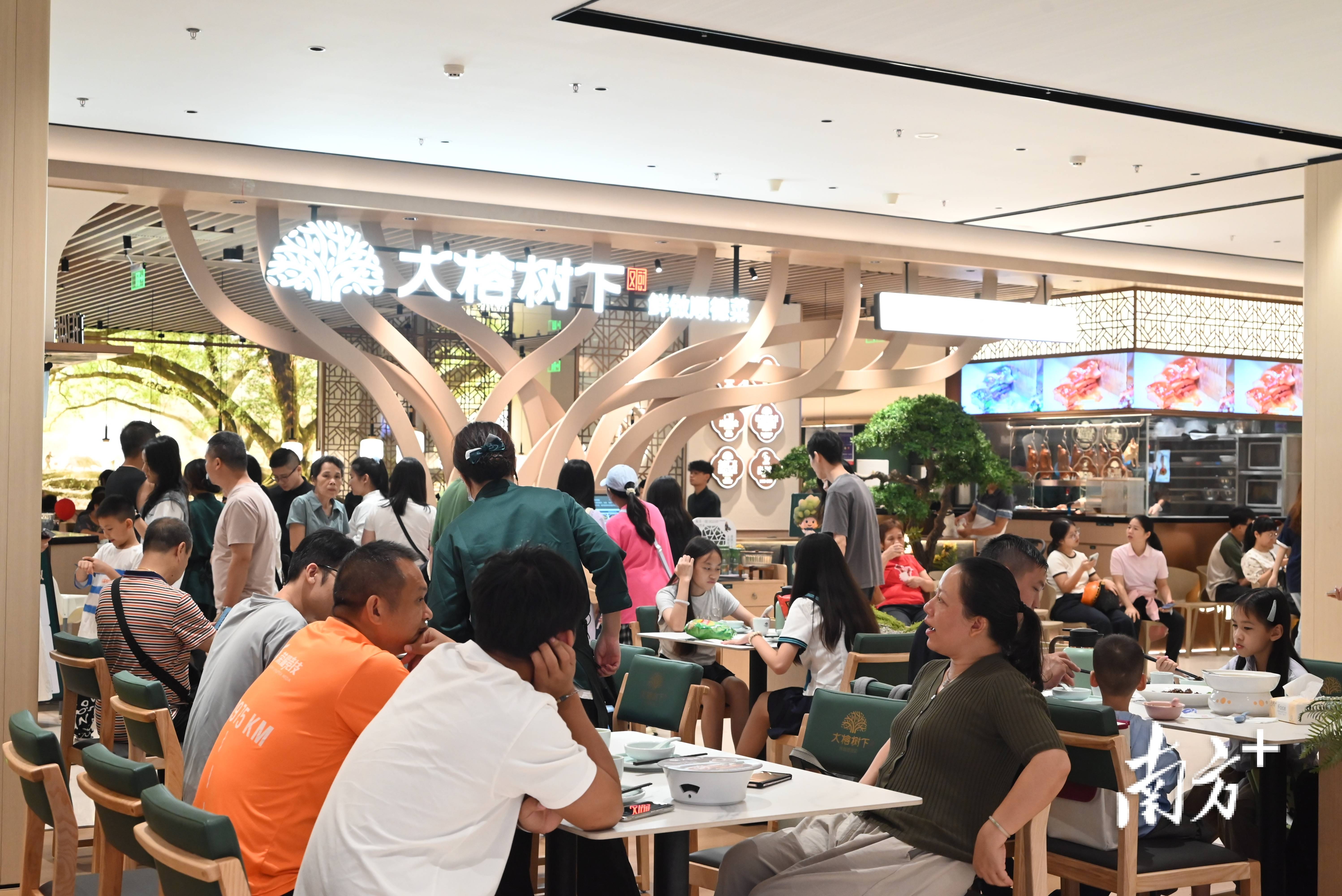 多图｜双节消费旺，江门市区商圈人气爆棚