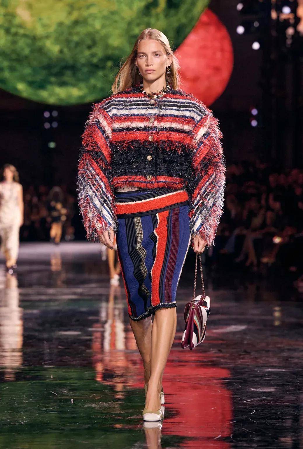 周迅、窦靖童、刘雯、井柏然同框围观香奈儿的新秘密