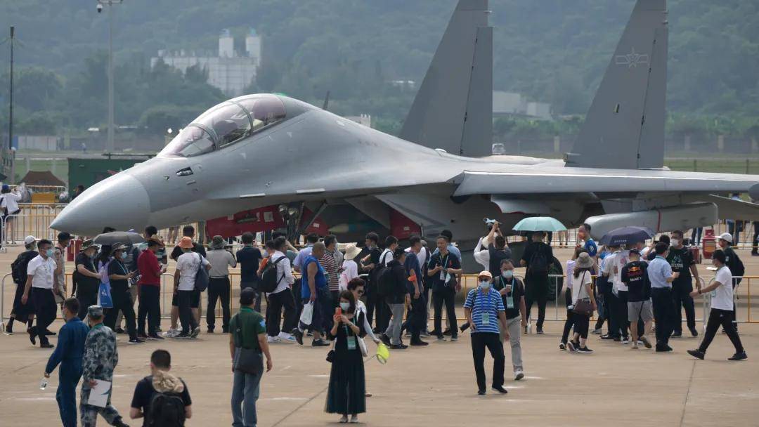 央视官宣：歼-16可挂载副油箱！网友：航程加到7000公里有必要？
